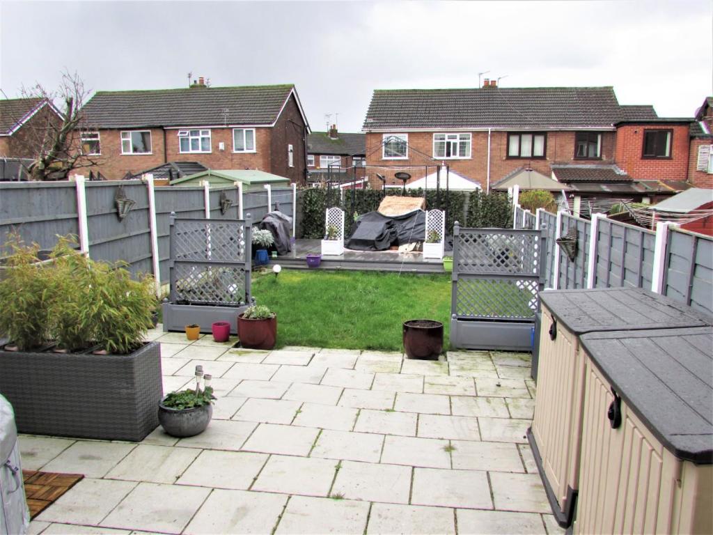 NorfolkCres67gdn1.JPG