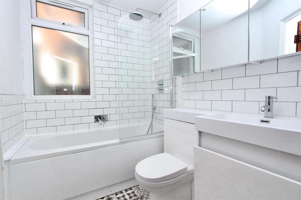 St. Margaret's Avenue, N15