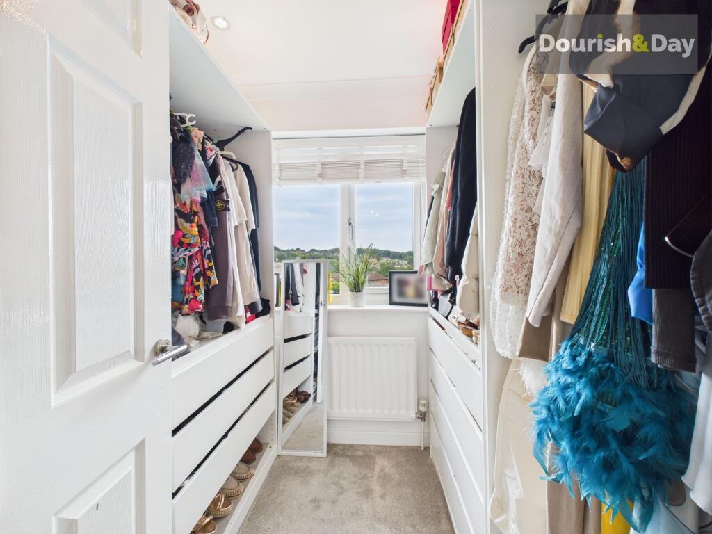 Bedroom 4/Walk In Wardrobe