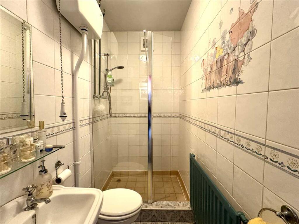 SHOWER ROOM