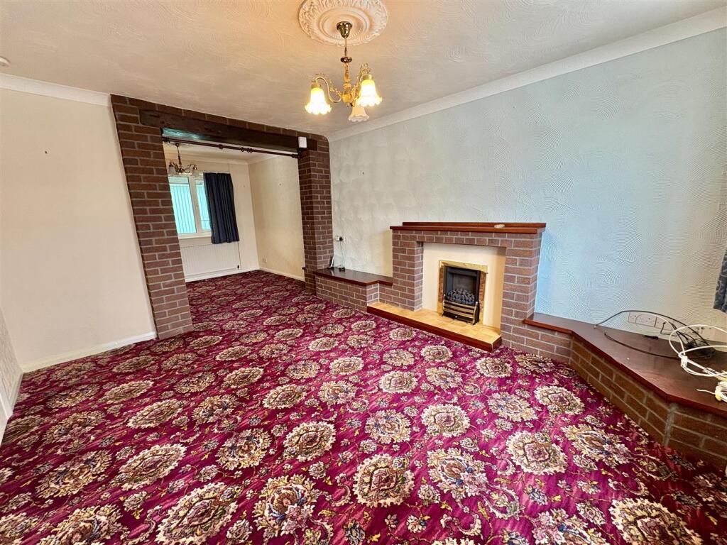 Bramleys Estate Agents - Round Hill - Holmfield (7