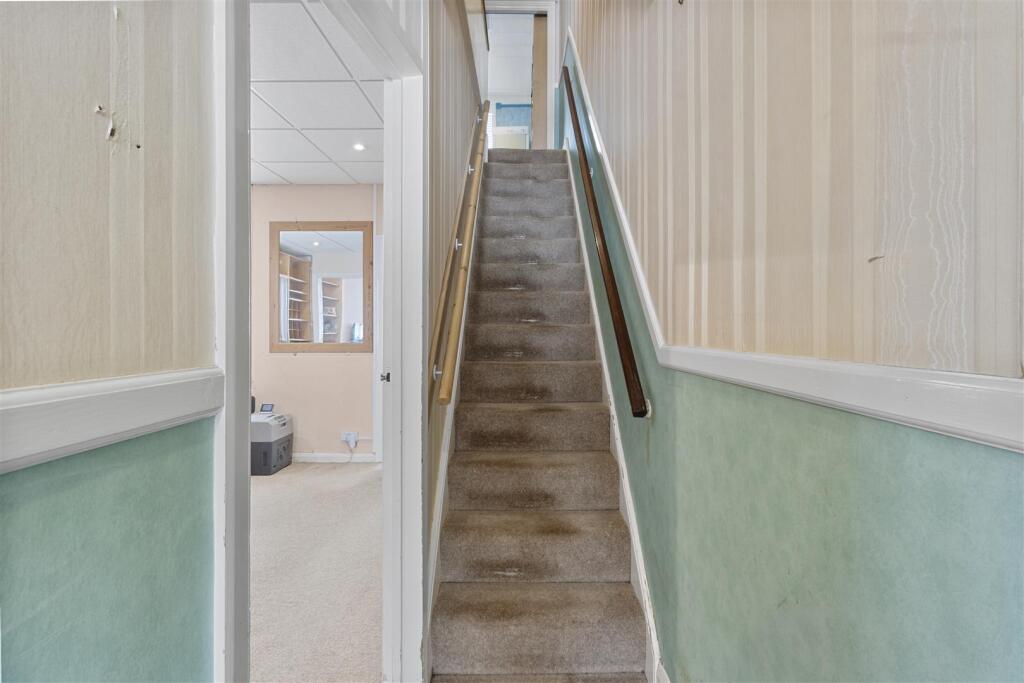entrance hall #2.jpg