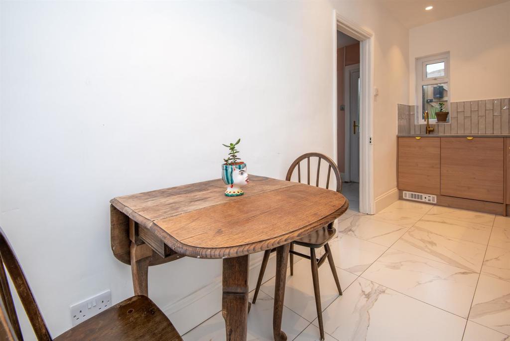breakfast area.jpg