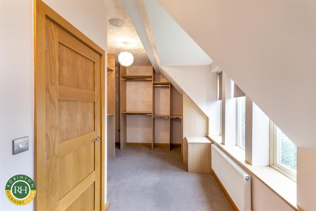 bedroom/dressing room
