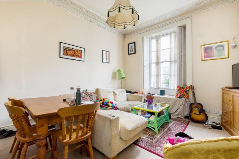 Sitting/dining room