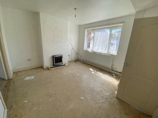 LOUNGE T202508051004.jpg