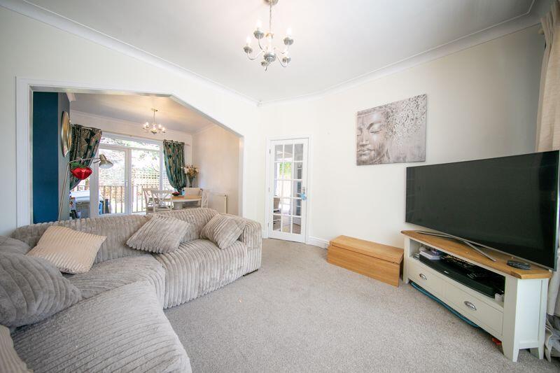 Lounge &amp; dining room