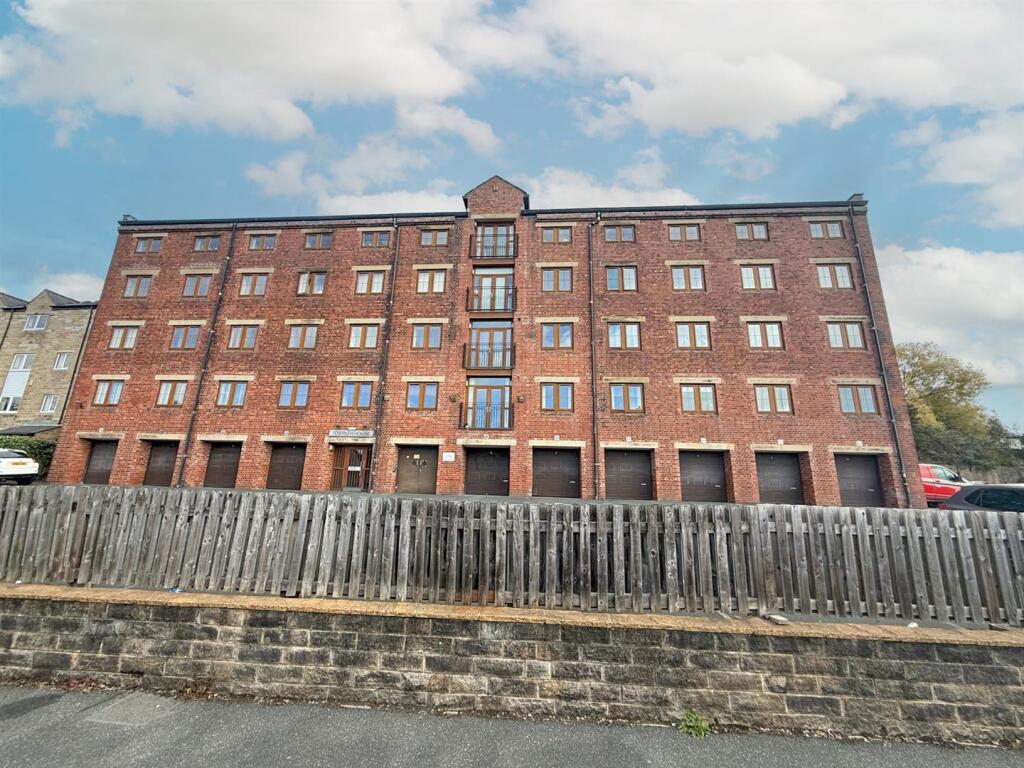 2 Bed Apartment, Riddlesden