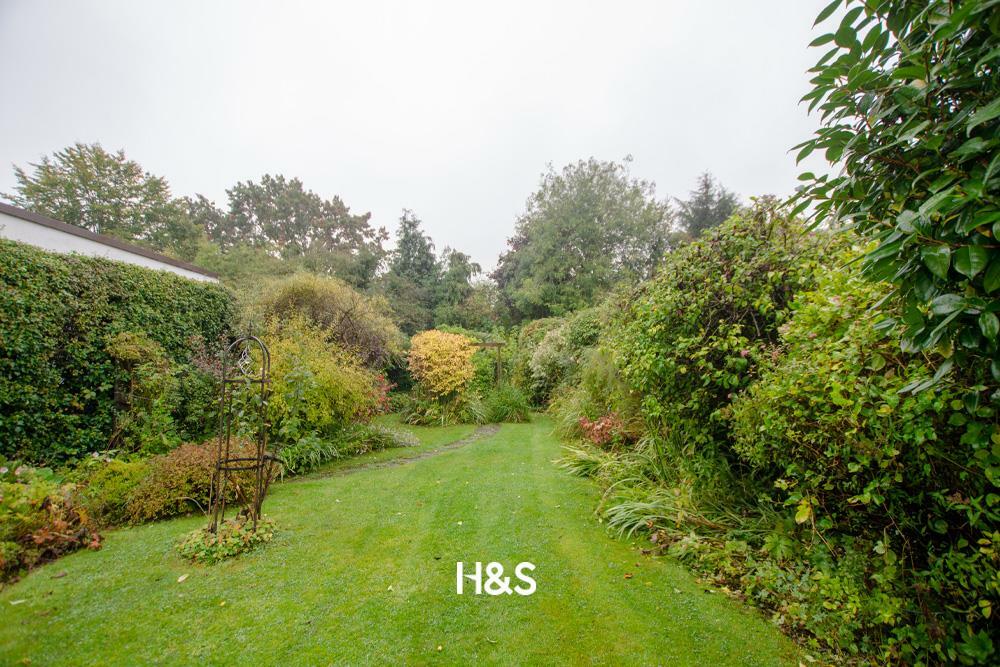 57 Station Road - Garden.jpg