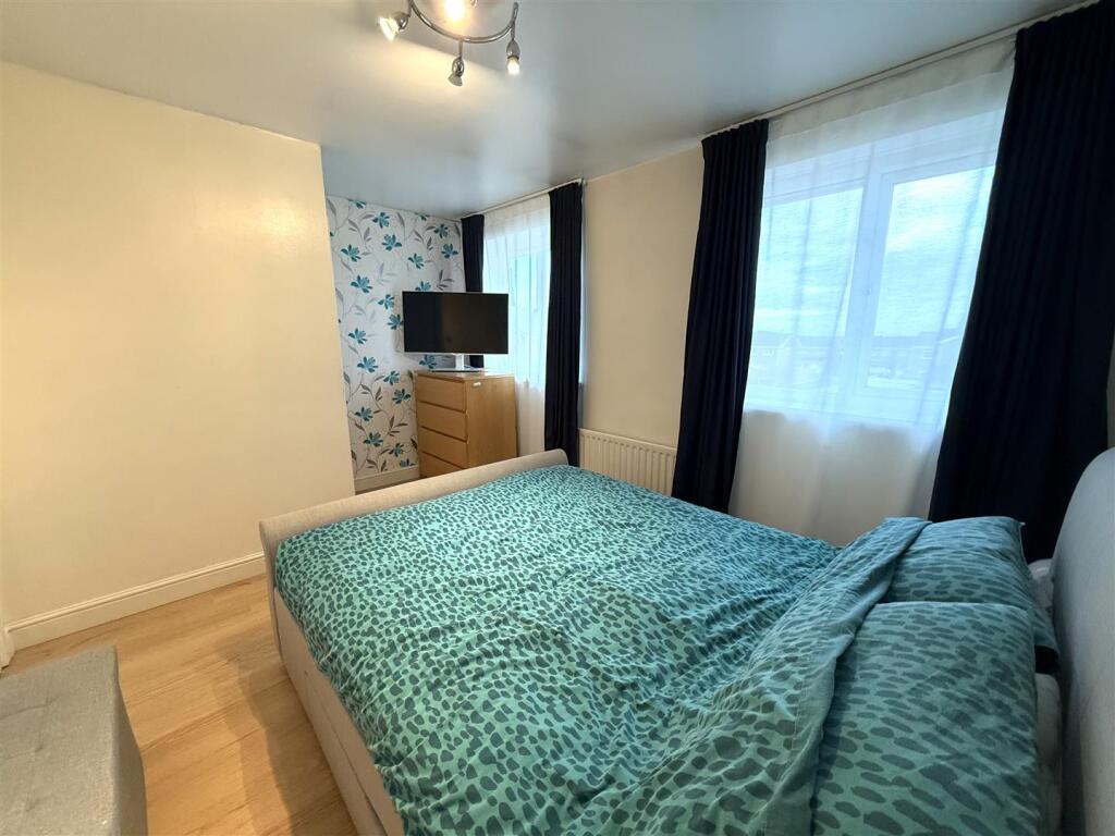 7 green bed 2.jpeg