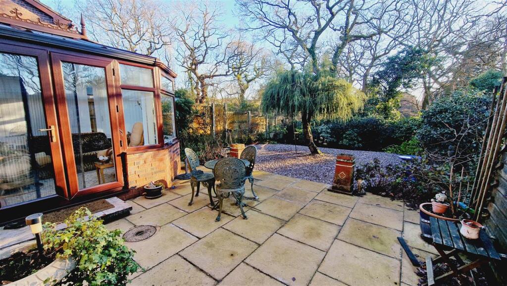 Garden at photo 1