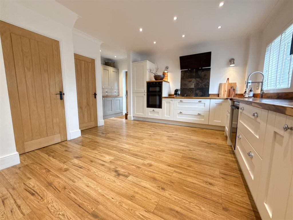 OPEN PLAN KITCHEN DINING ROOM