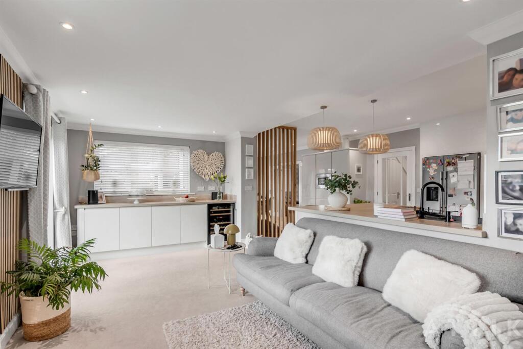 4 Golden Orfe Close Mulbarton NR14 8FH (55).jpg