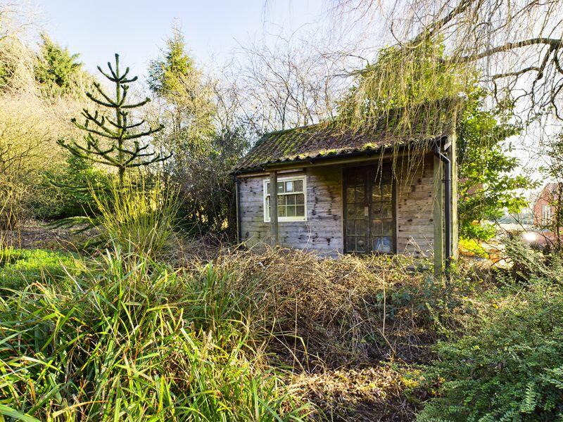 Garden outbuilding
