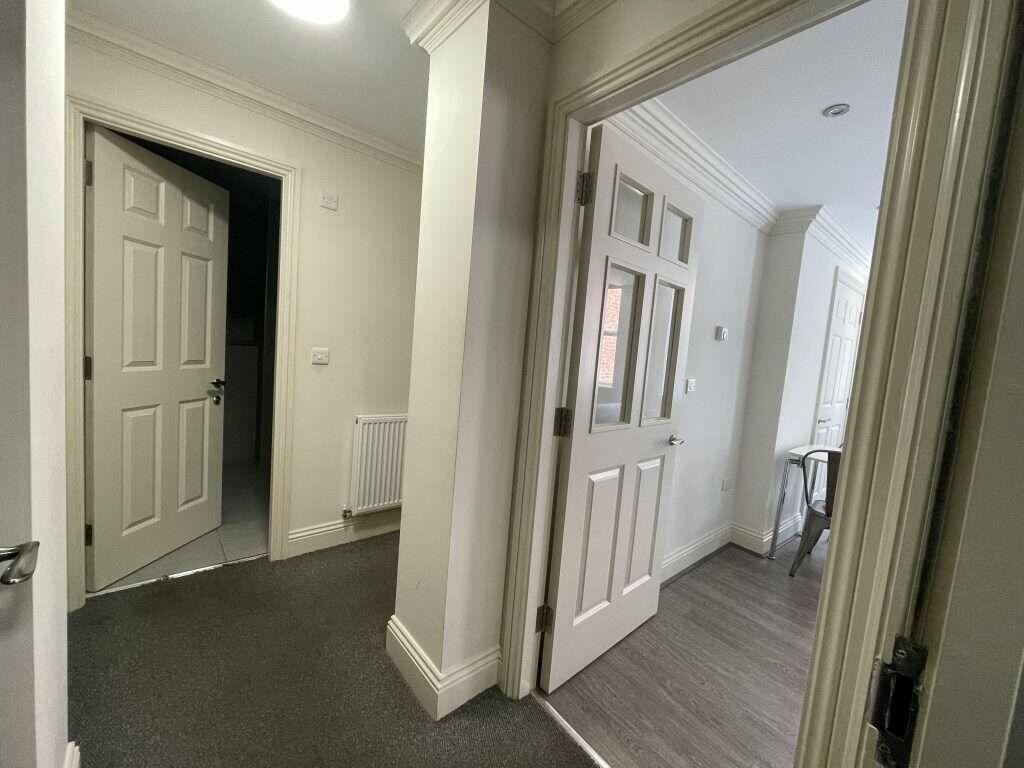 Flat_5_St_James_Row