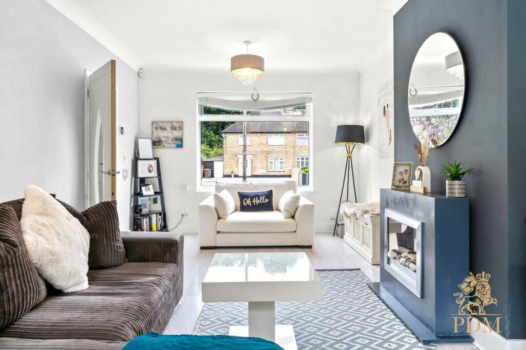 32 Fernwood Crescent Wollaton Nottingham NG8 2GF