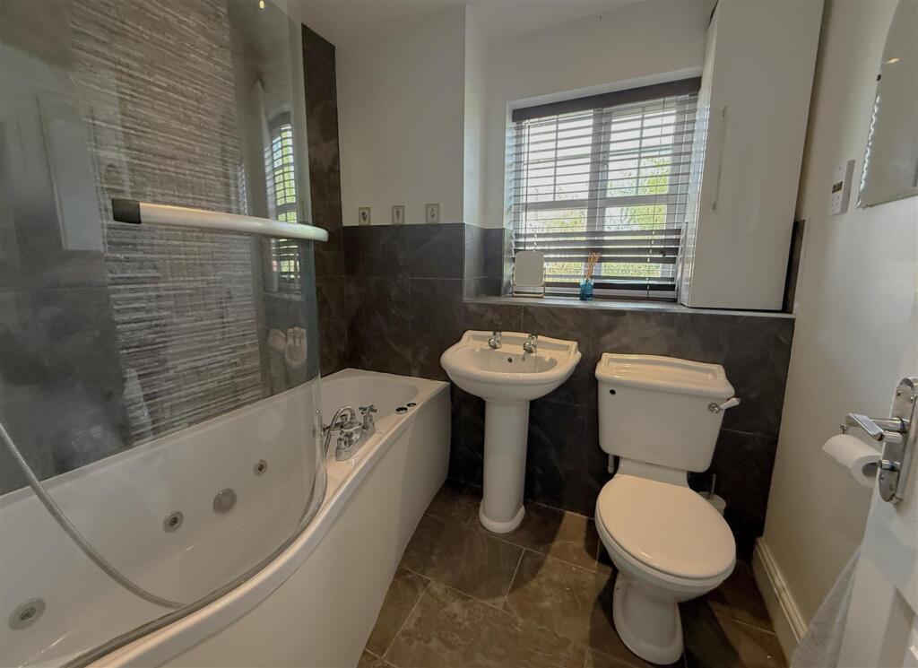 Family Bathroom.JPG