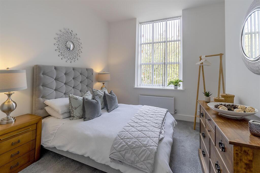 Bedroom 1.jpg