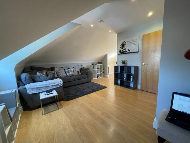 9 Wealden Sitting2.jpg