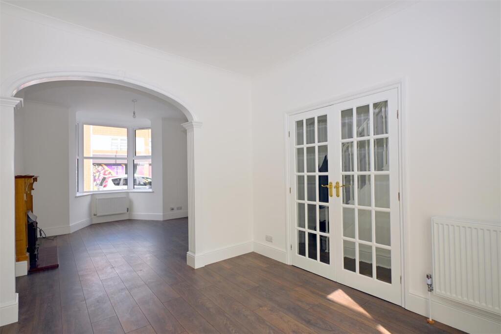 Sitting/Dining Room.