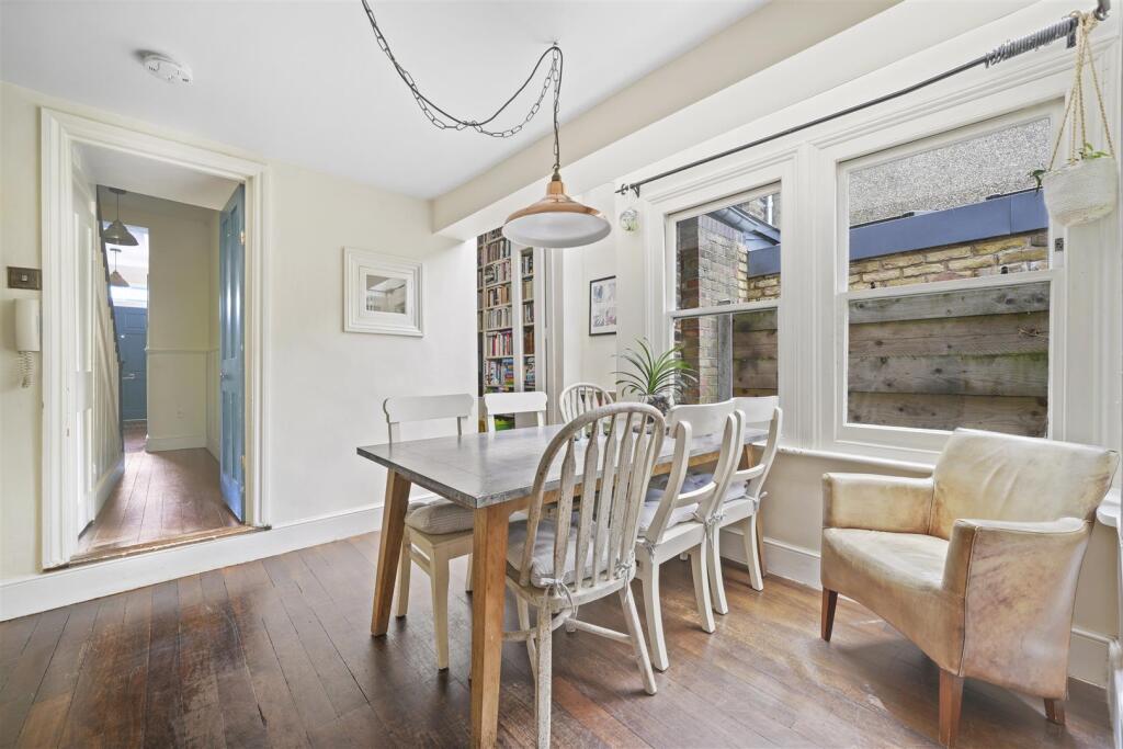 Grosvenor Park Road, E17