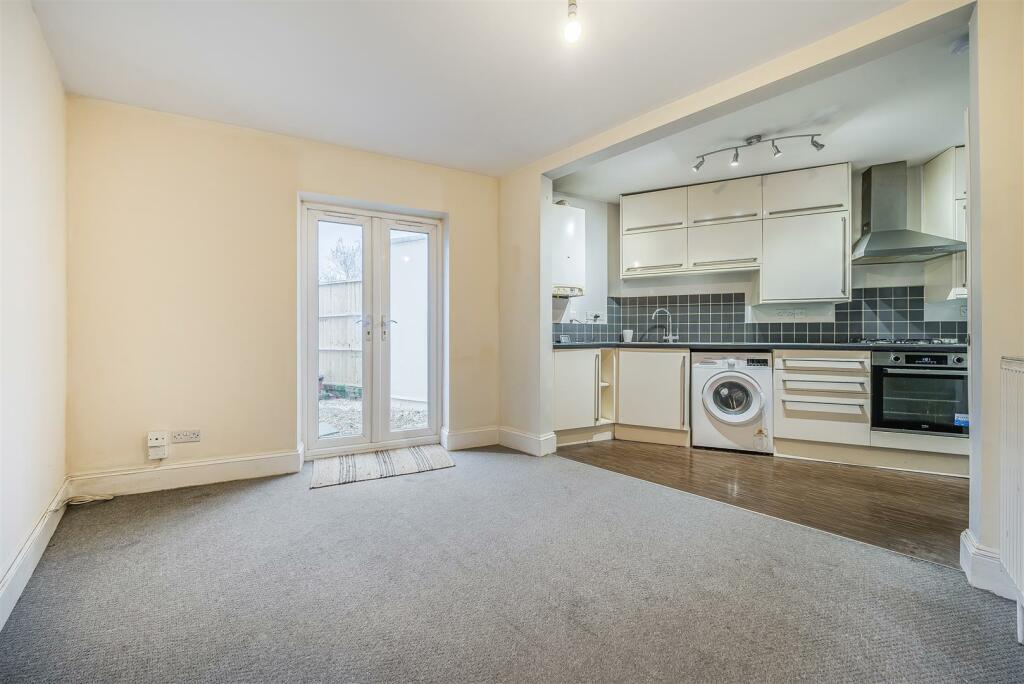 Kitchen lounge.jpg