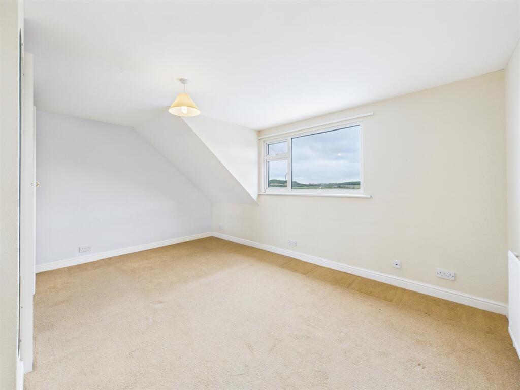 Bedroom: