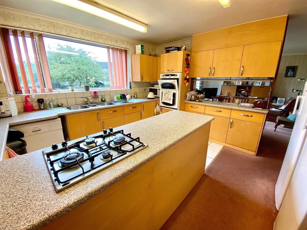 over hall park 17 kitchen diner 2.jpg