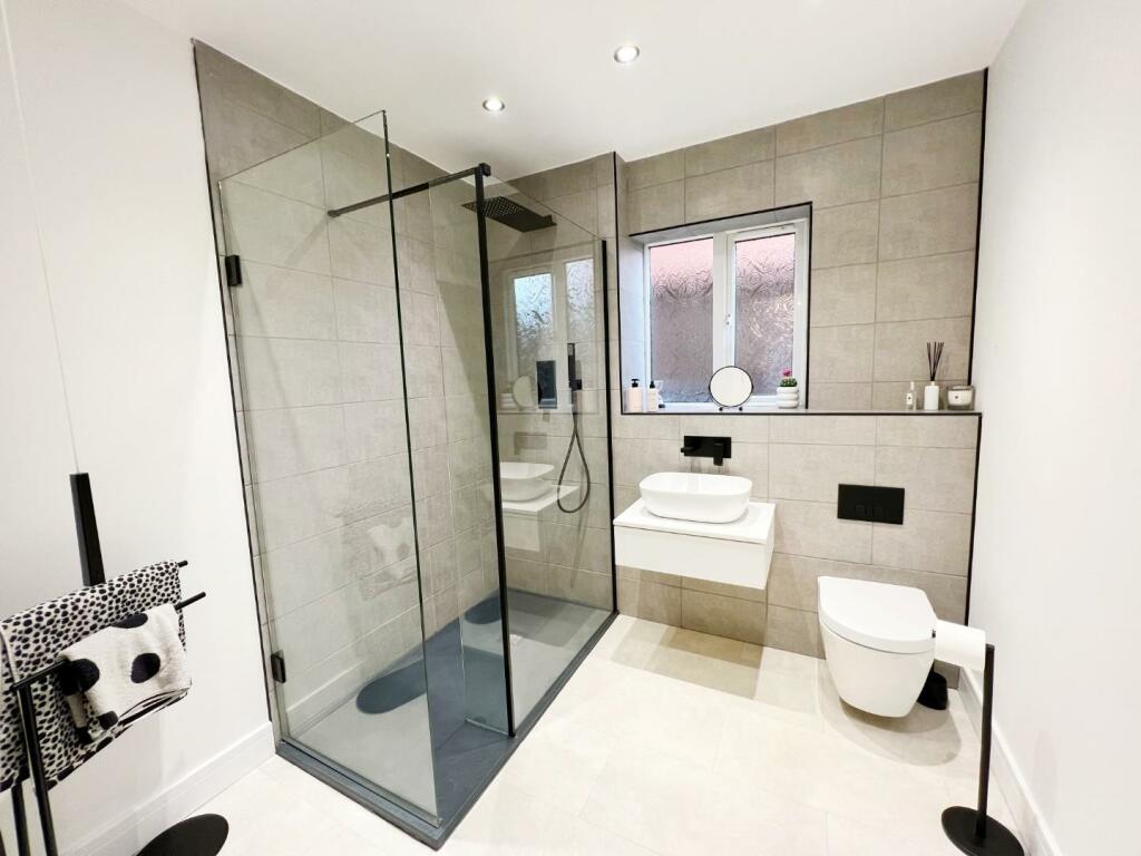 Shower Room.jpg