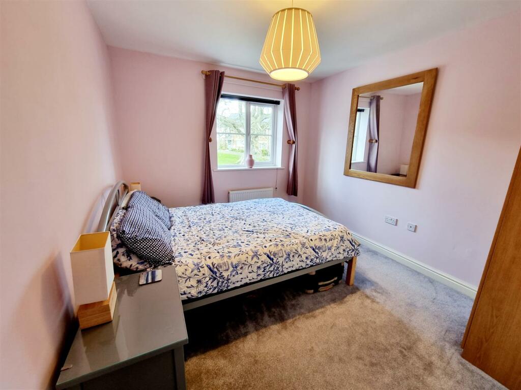 Bed 1.jpg