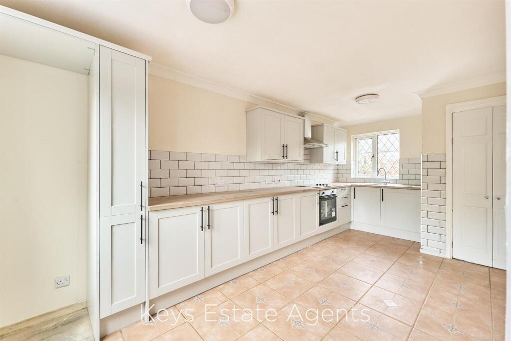 OPEN PLAN KITCHEN &amp; DINING SPACE