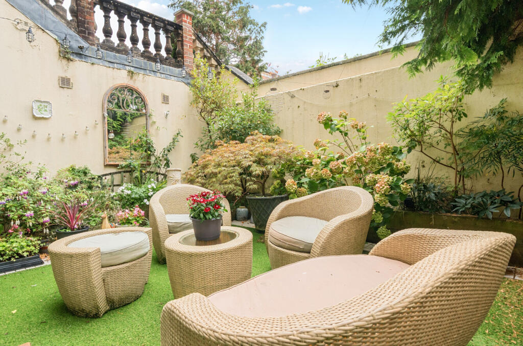 1348897-15-68cadd...