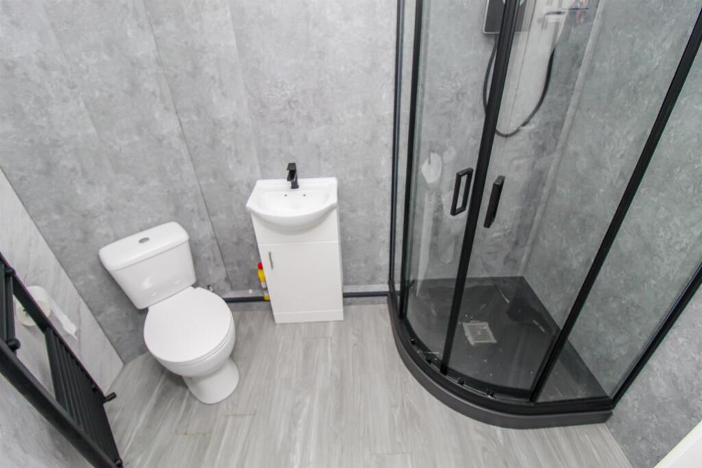 SHOWER ROOM/W.C.