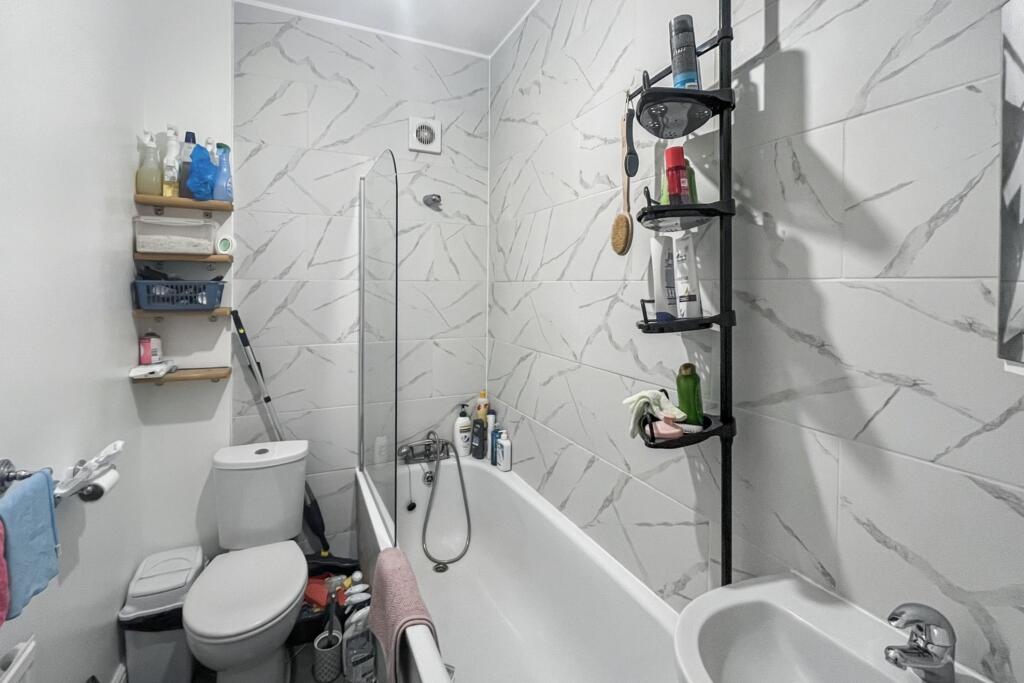 Flat 3, 52 Gleneagle Road, Streatham, London, SW16 6AF