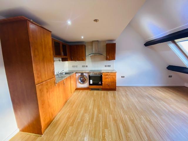 OPEN PLAN LOUNGE/KITCHEN