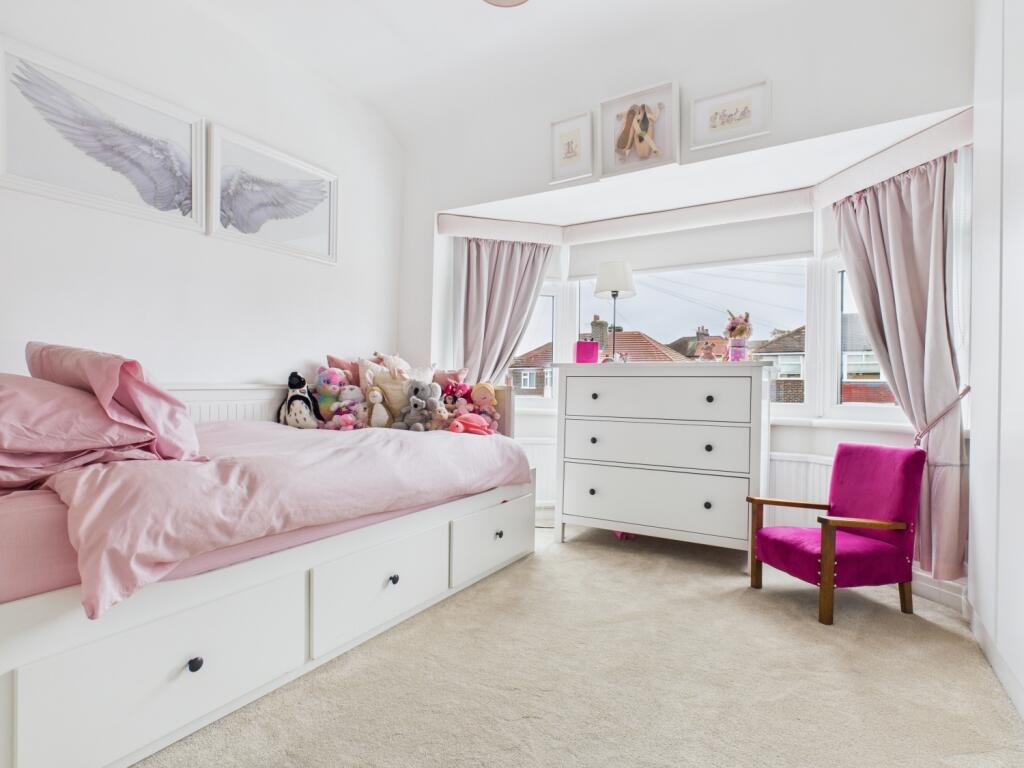 CAM03729G0-PR0153-STILL024