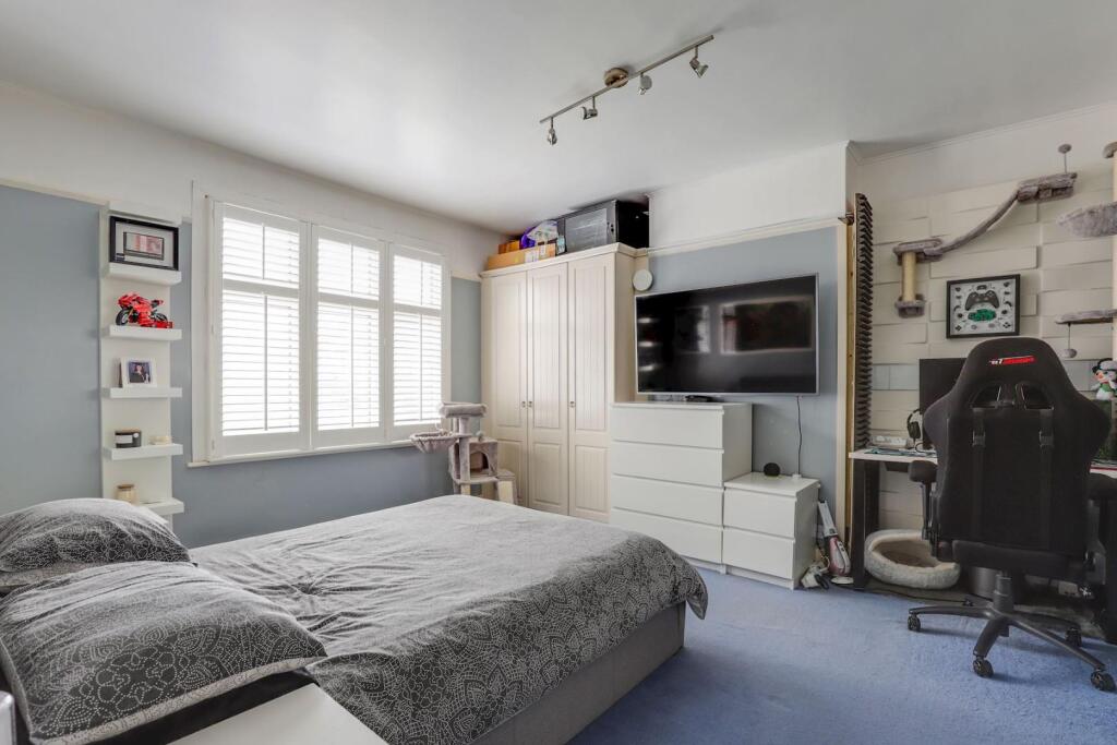 11-6e45JHPropWpen - 44 Avenue Road - 31-medium.jpg