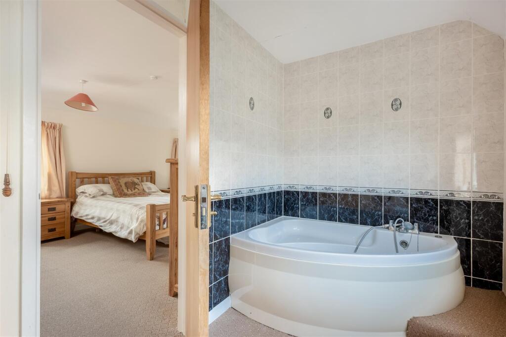 19 Ditchley Road-12.jpg