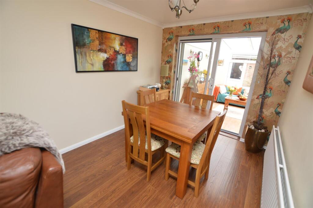 Open plan lounge/dining room