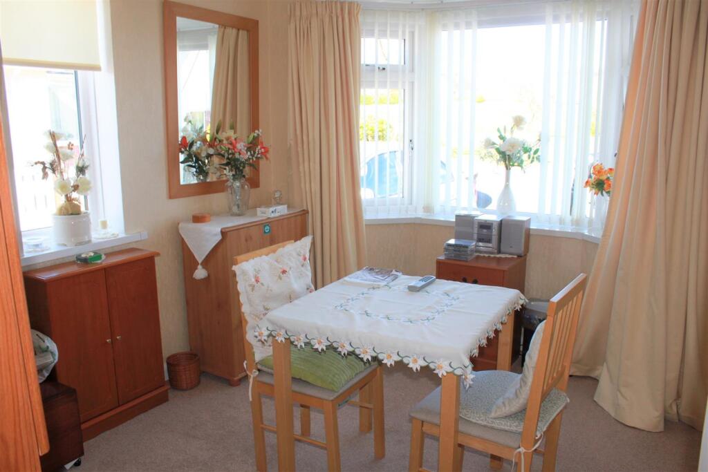 DOUBLE ASPECT DINING ROOM/BEDROOM 2