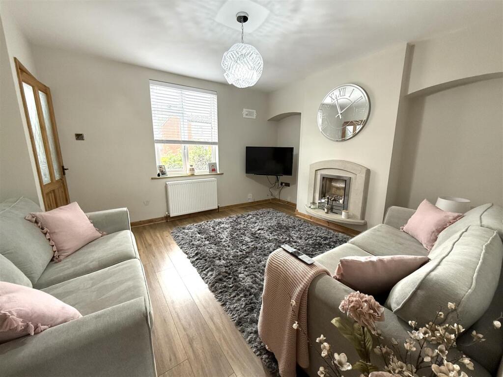 62 green lane lounge 3.jpeg