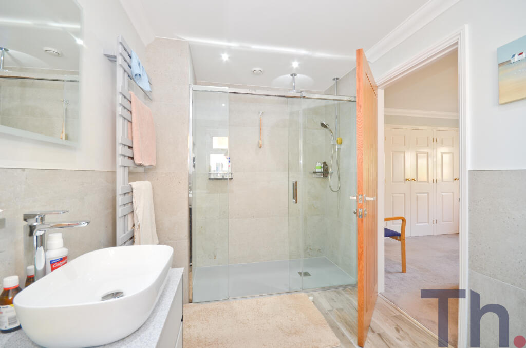 En-suite to Bedroom 2