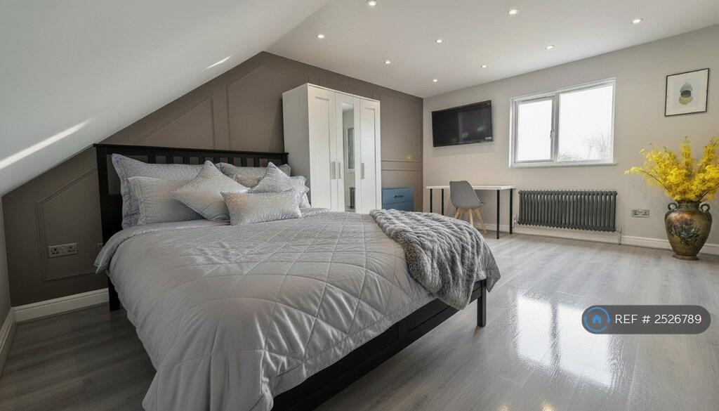 £1100pm - Studio Loft
