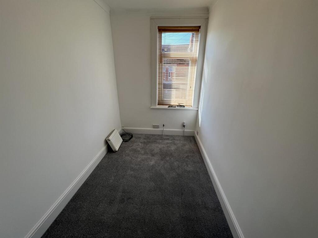 27 Charles Street bed 3.jpg