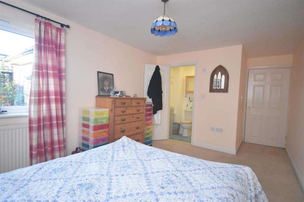 Bedroom 1.jpg