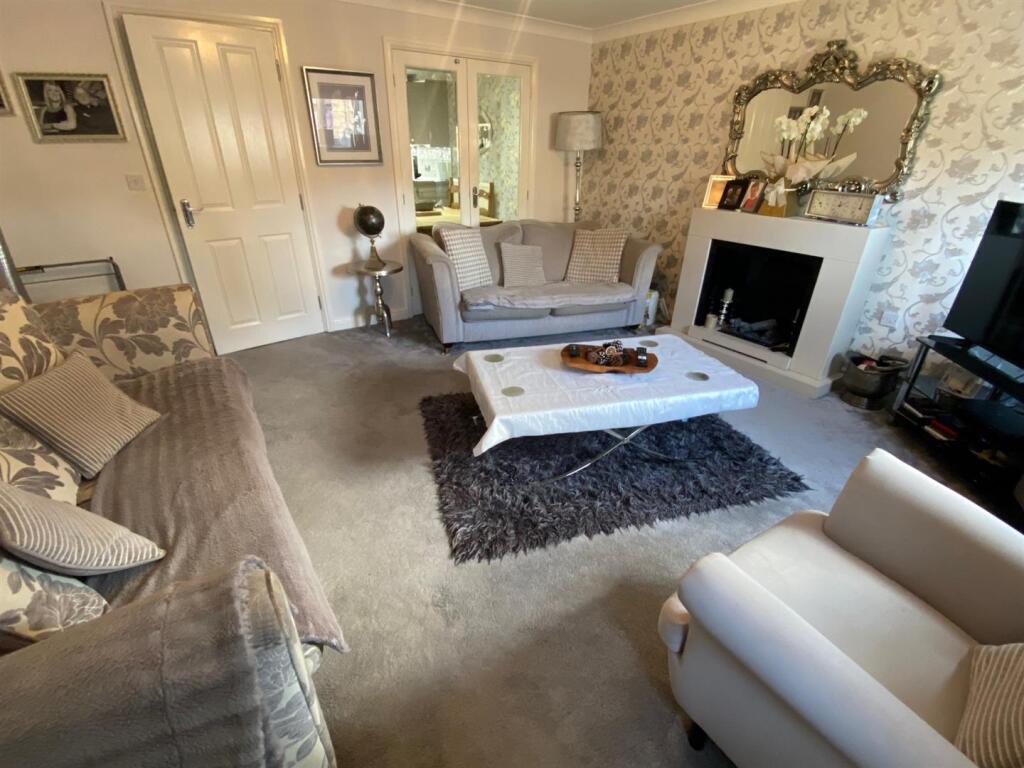 lounge 1.jpg