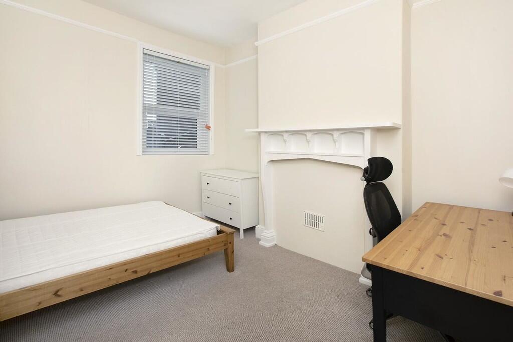 14Archibold202208...