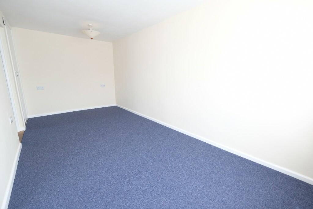 STUDIO ROOM