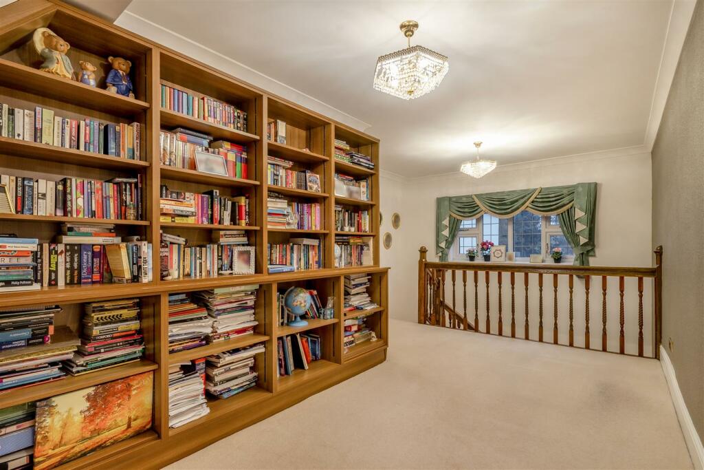8528405-interior43.jpg