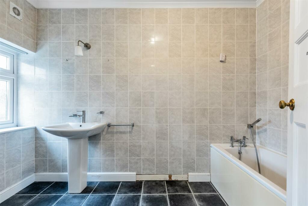 Bedroom Three En-Suite.jpg